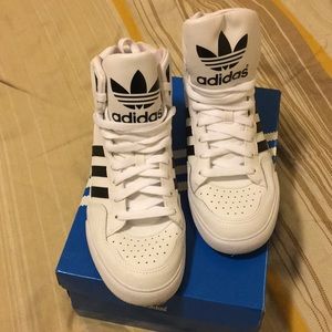 Adidas Extaball Size 8.5